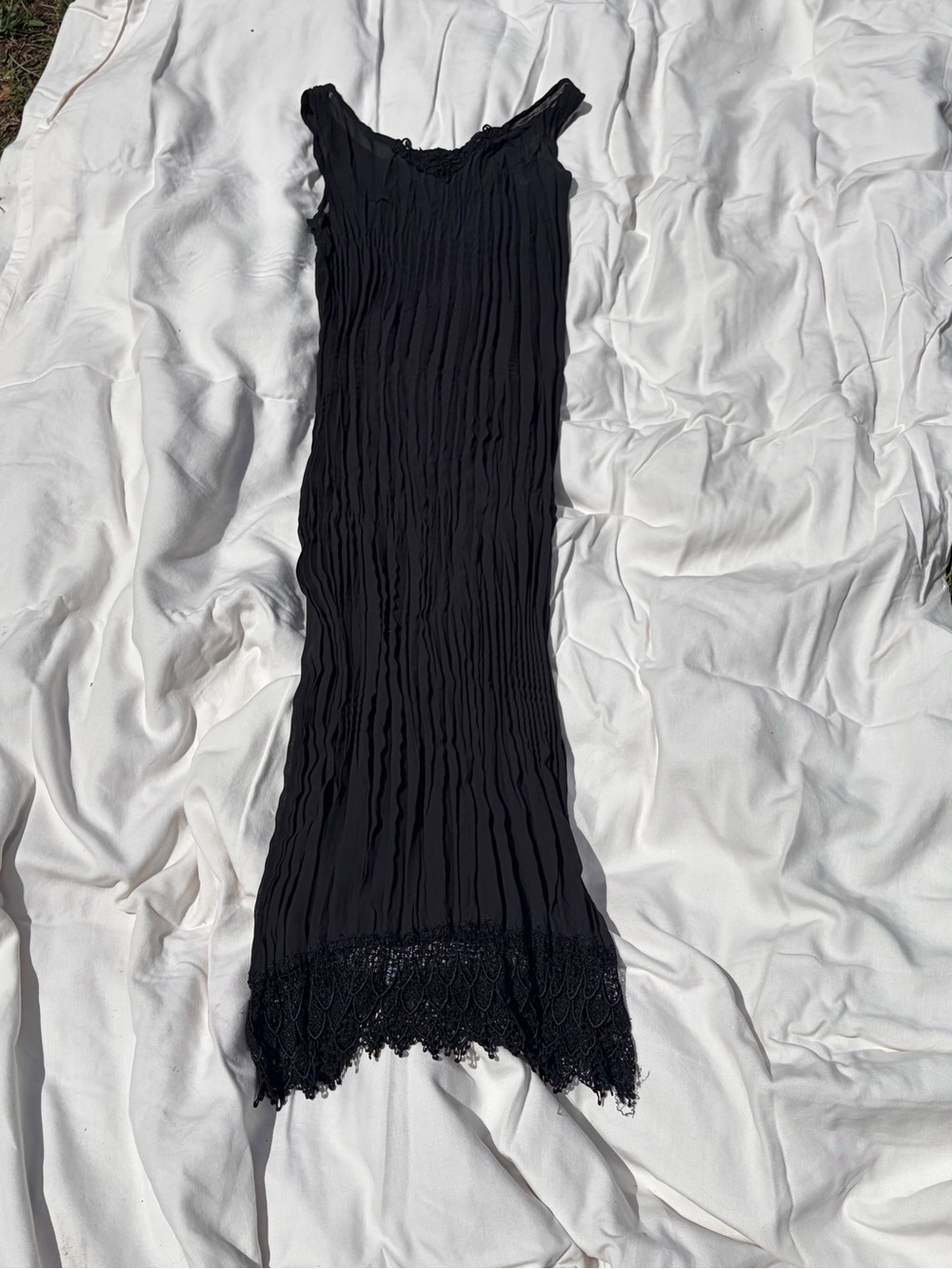 Vintage Black Sleeveless Crinkle Maxi Dress with Lace Hem